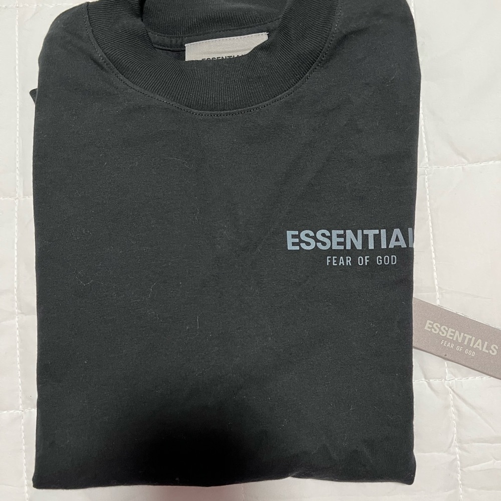 ESSENTIALS FEAR OF GOD LONG SLEEVES TEE IN BLACK